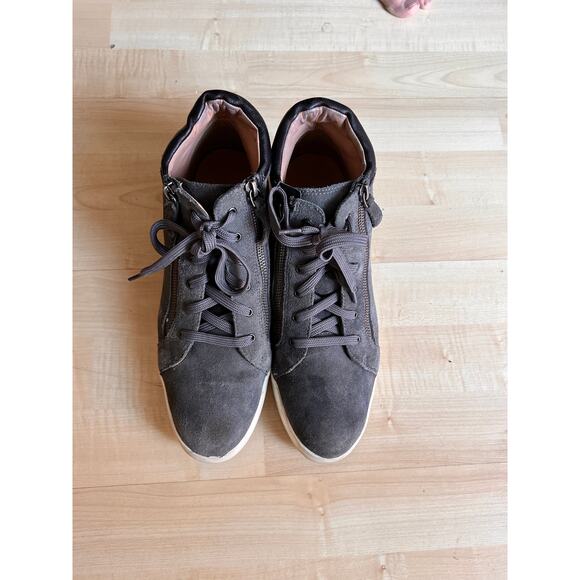 Linea Paolo Niya Hidden Wedge Sneakers
Shoes Women's Size 10 - Picture 2 of 4